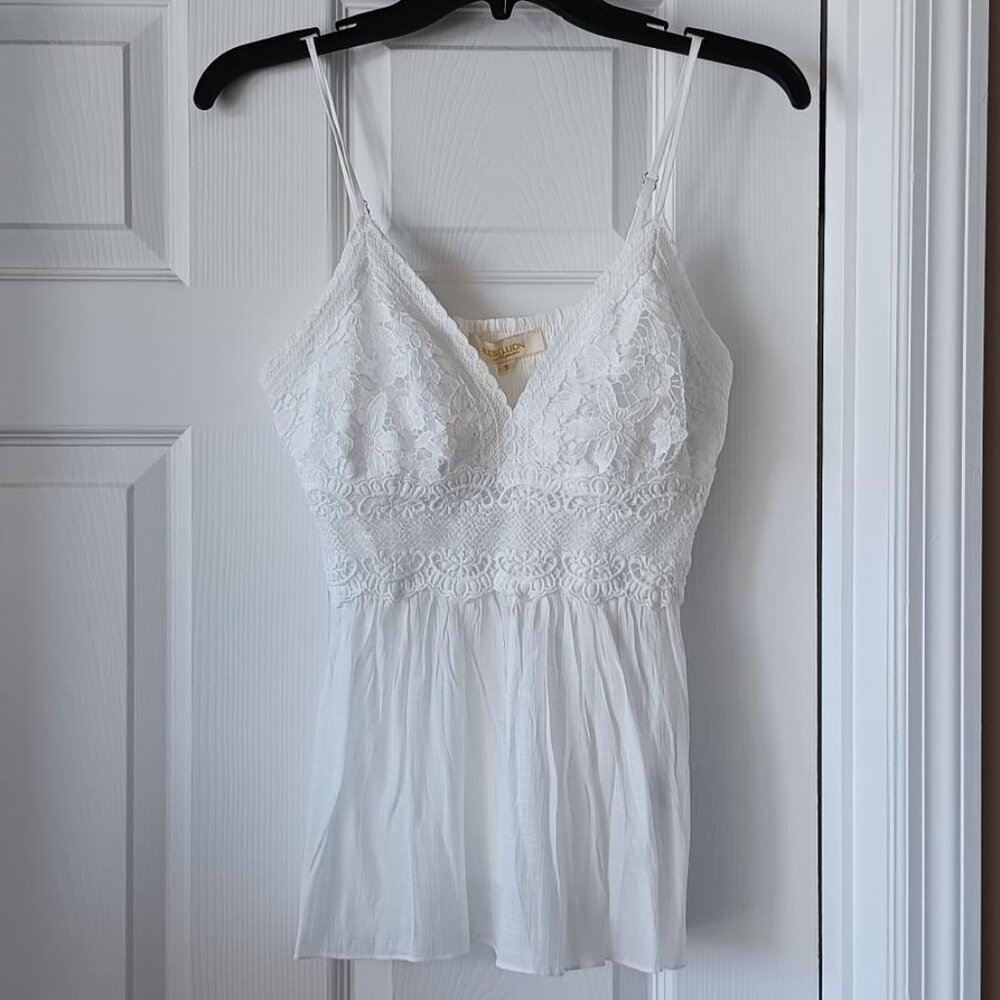 Womens Top Cami Style with Adjustable Straps White Size Small NEW